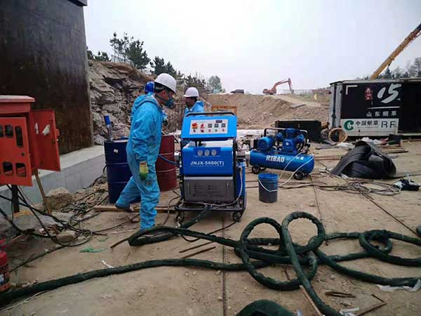 聚脲噴塗機H5600(T)型(圖2) 聚脲噴塗機H5600(T)噴塗測試